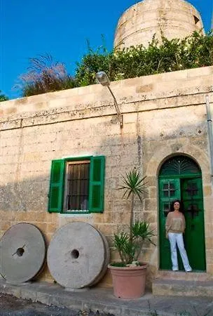 Unique 18th Century Converted Windmill In The Heart Of Vakantiehuis *