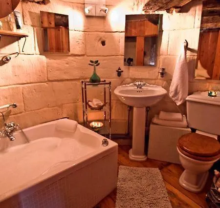 Дом отдыха Unique 18th Century Converted Windmill In The Heart Of