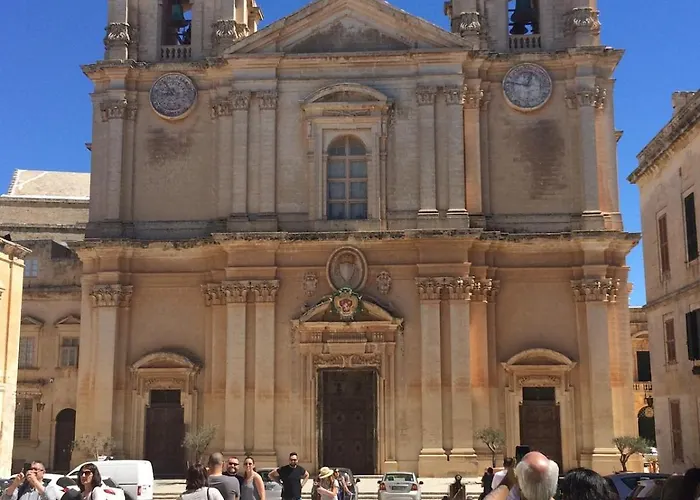 בית נופש Unique 18th Century Converted Windmill In The Heart Of