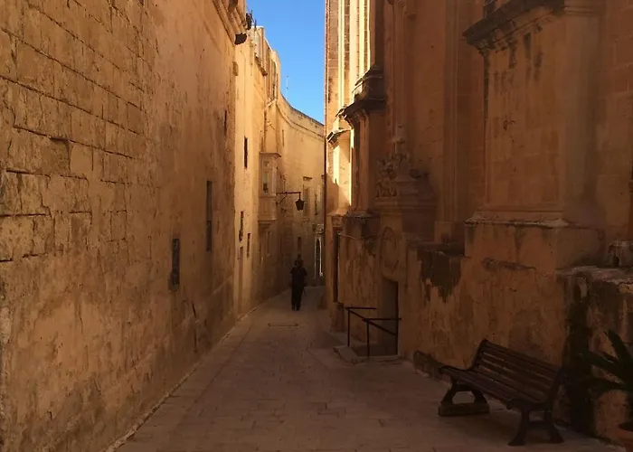 Unique 18th Century Converted Windmill In The Heart Of 度假居