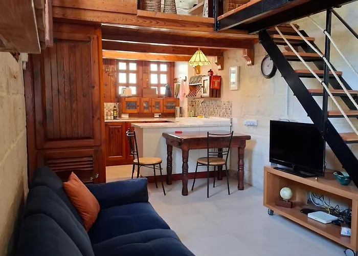 בית נופש Unique 18th Century Converted Windmill In The Heart Of